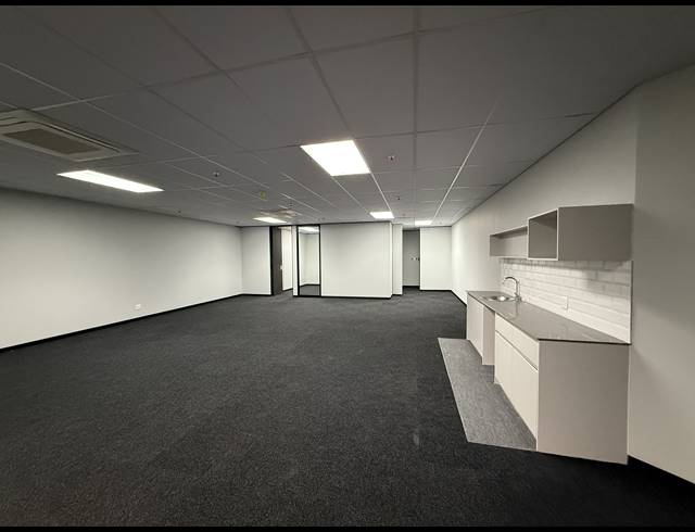 165M² OFFICE TO LET IN PARKTOWN